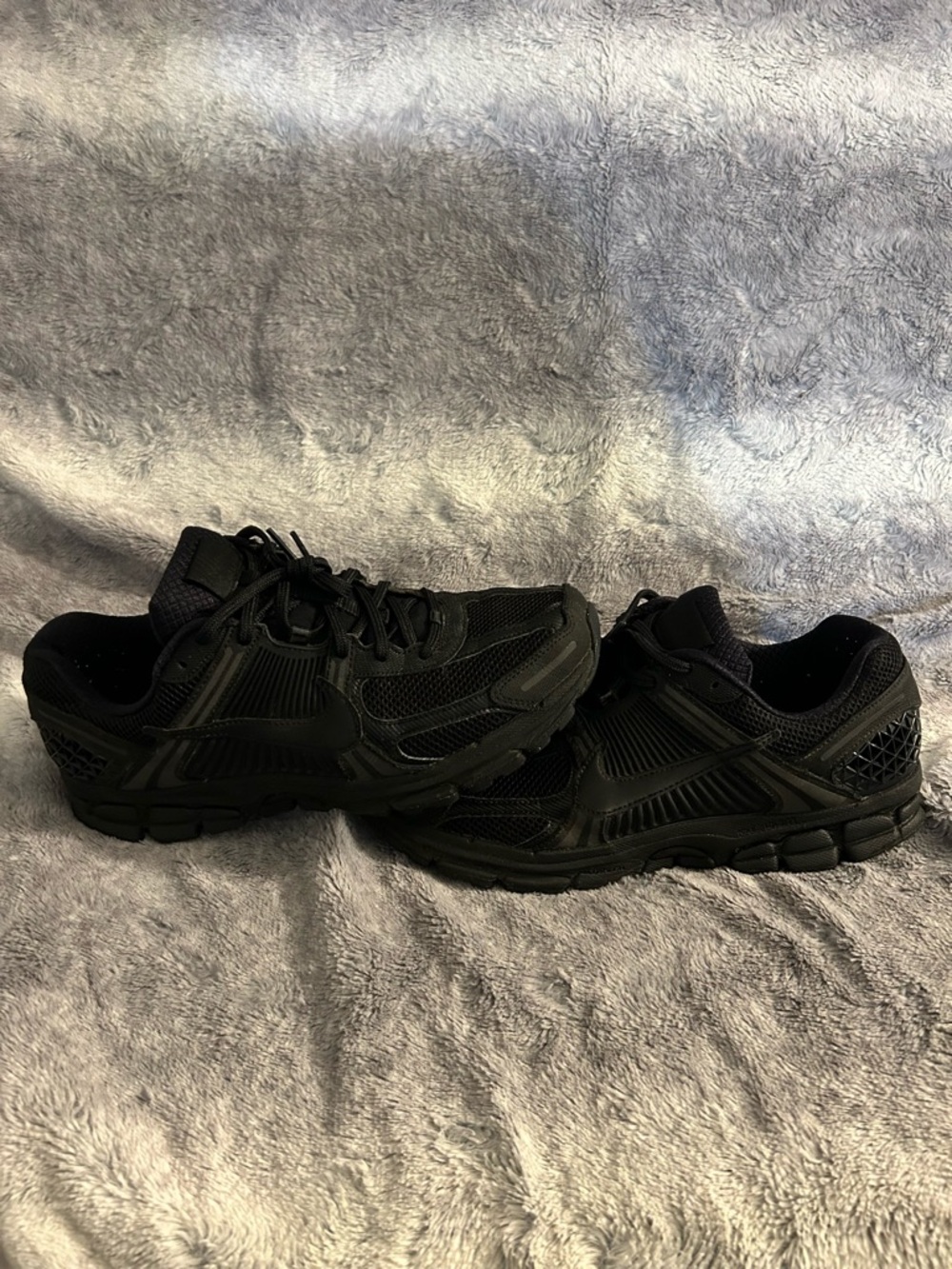 Nike Air Zoom Vomero 5 Triple Black Size 11 Euc